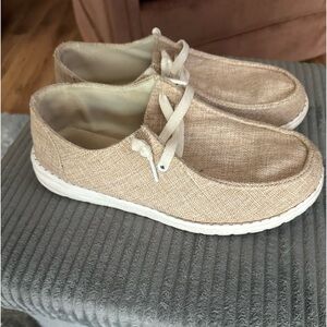 Women’s “Hey Dude look-a-likes” 8.5